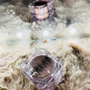 Naked cosmetics loose pigment